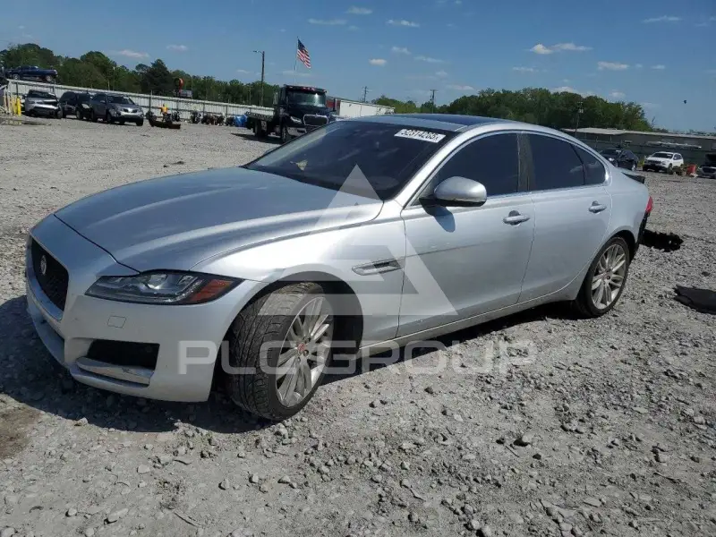 2016 Jaguar XF photo
