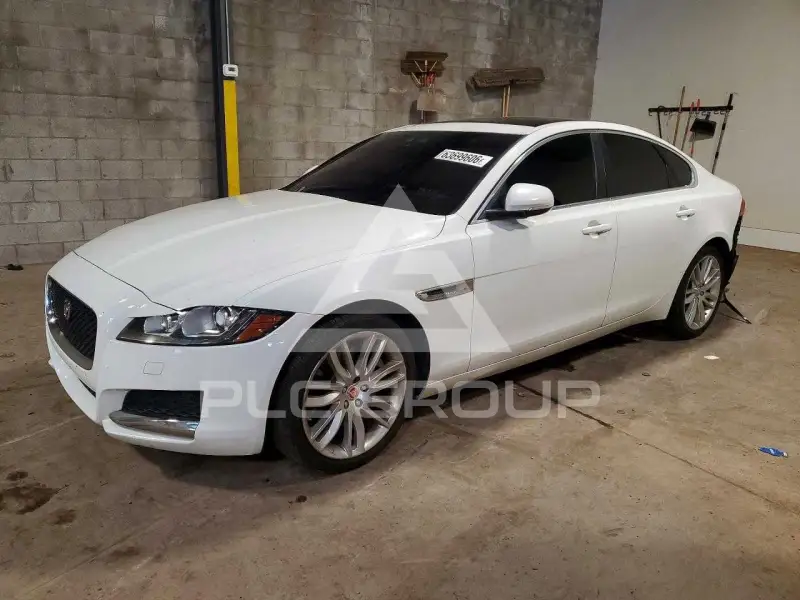 2016 Jaguar XF photo