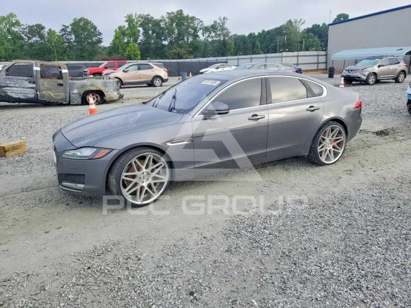 2016 Jaguar XF photo