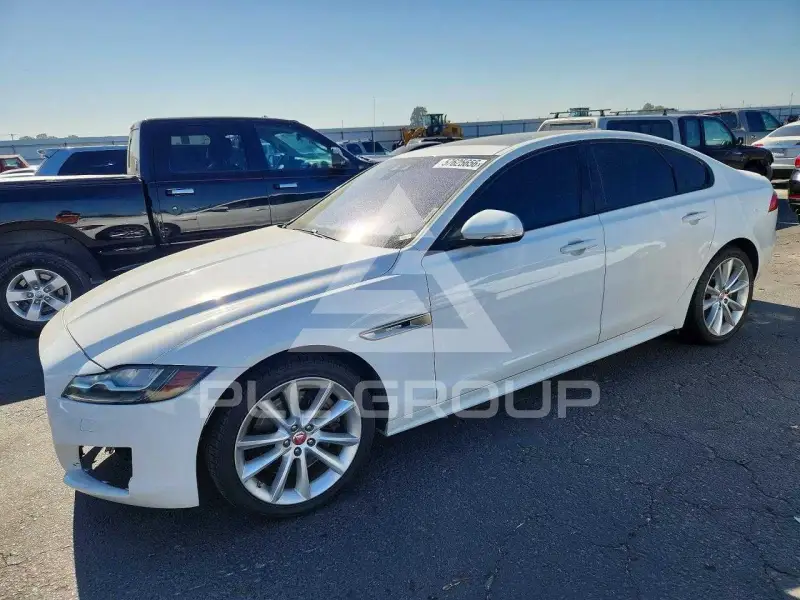 2016 Jaguar XF photo