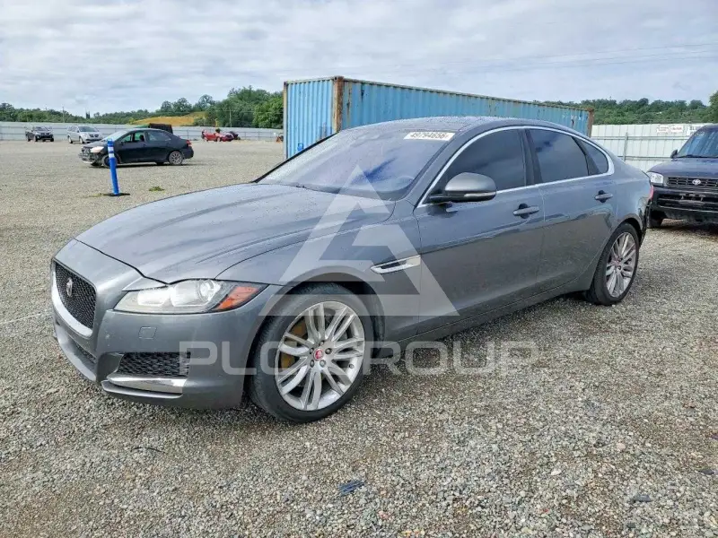 2016 Jaguar XF photo
