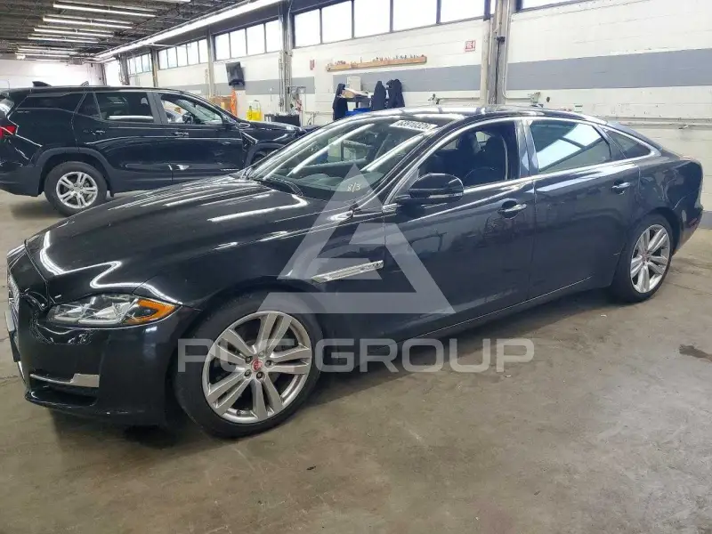 2016 Jaguar XJ photo