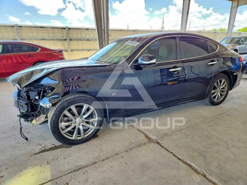 2016 Infinity Q70 фото