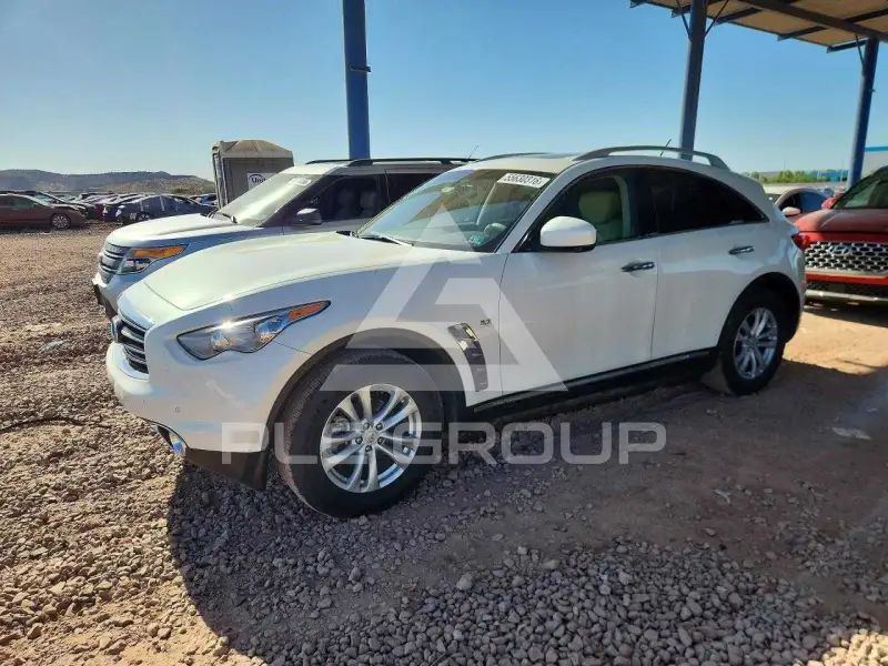 2016 Infinity QX70 photo