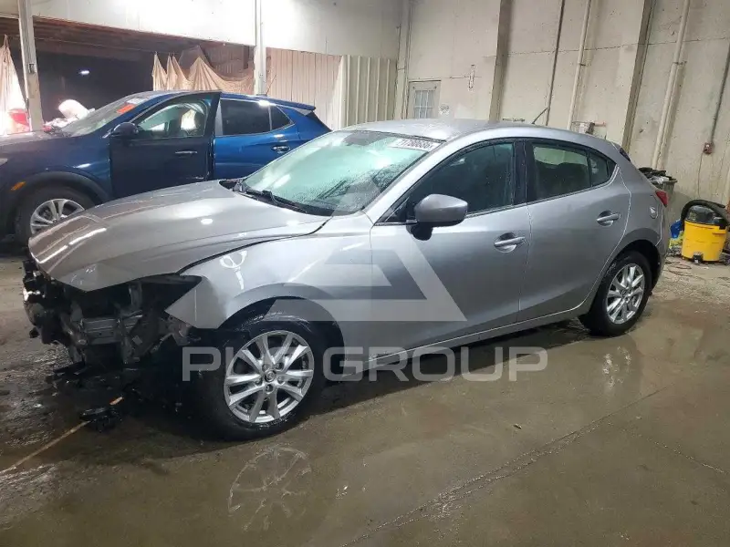 2016 Mazda 3 photo