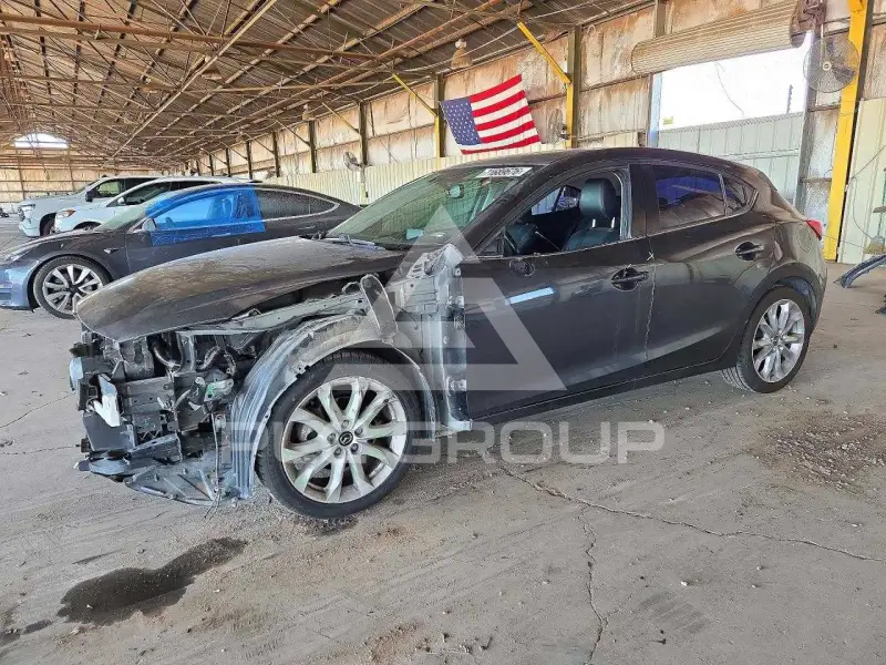 2016 Mazda 3 photo