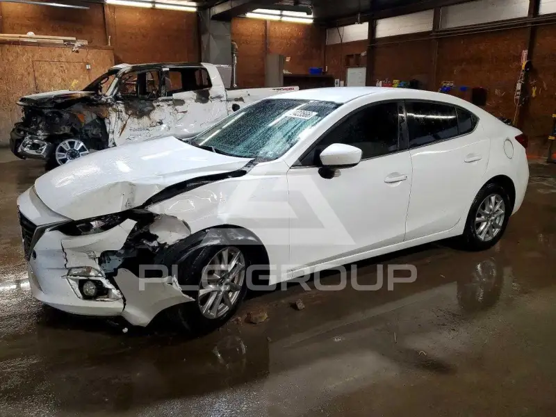 2016 Mazda 3 photo