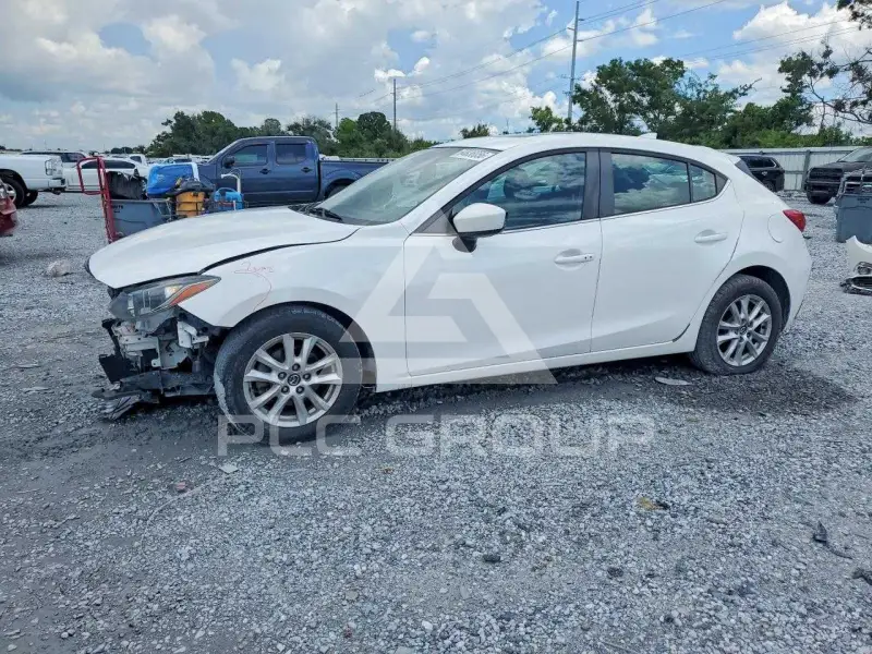 2016 Mazda 3 photo