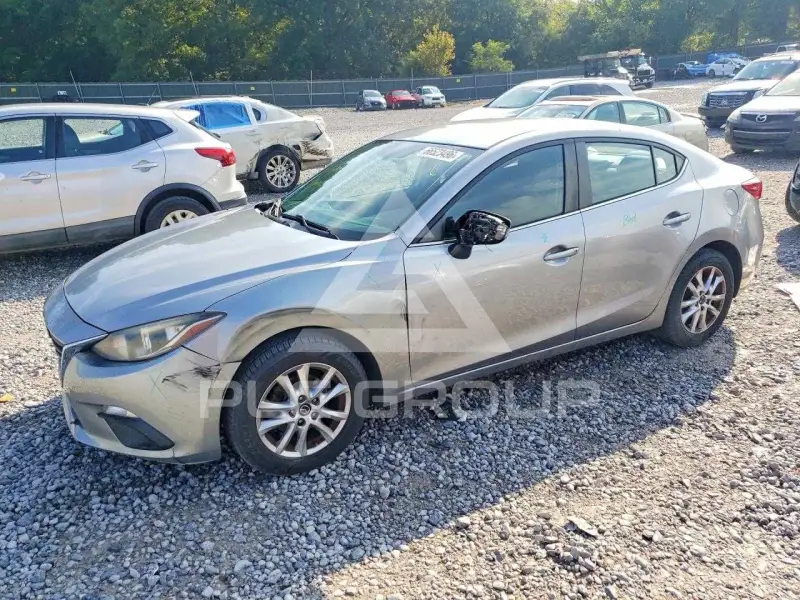 2016 Mazda 3 photo