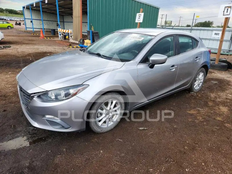 2016 Mazda 3 photo