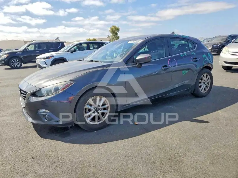 2016 Mazda 3 photo