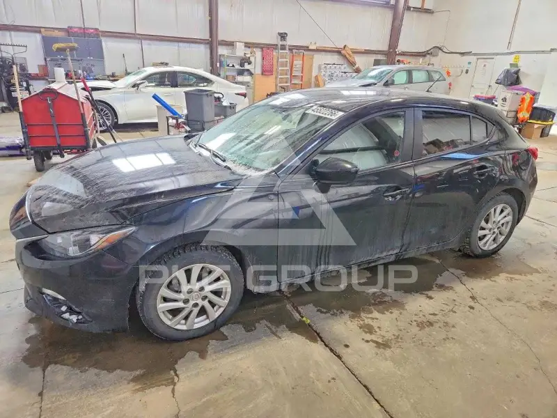2016 Mazda 3 photo