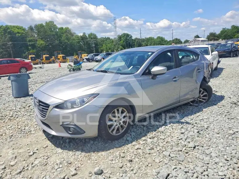 2016 Mazda 3 photo