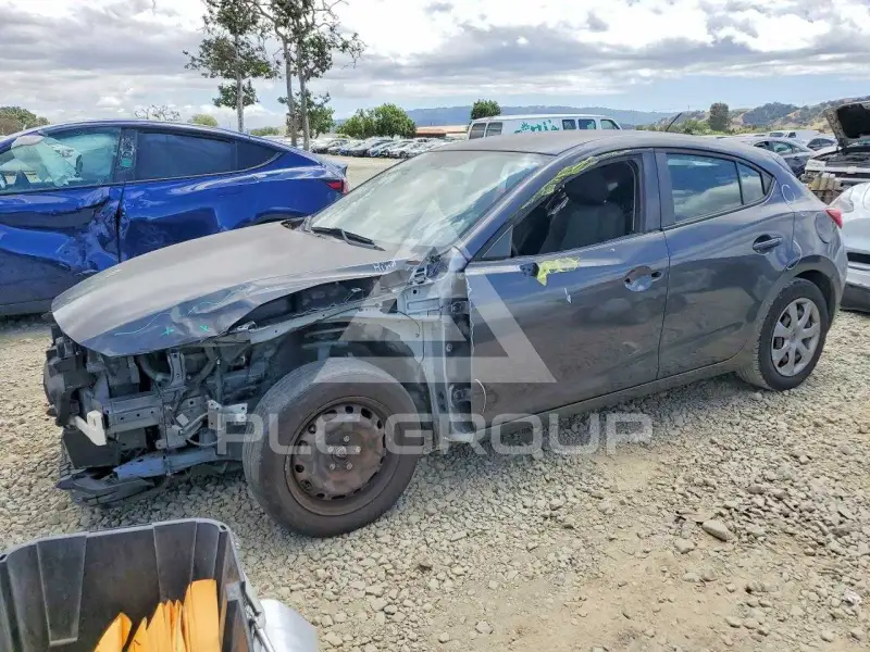 2016 Mazda 3 photo