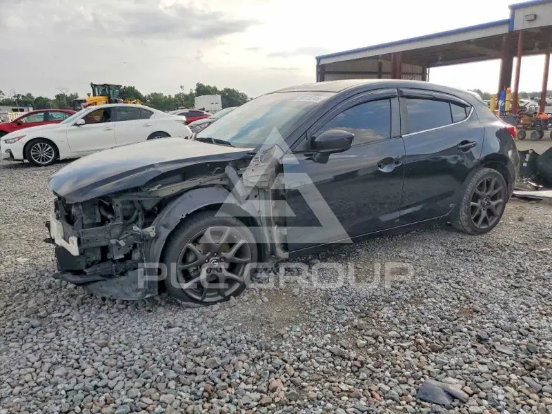 2016 Mazda 3 photo