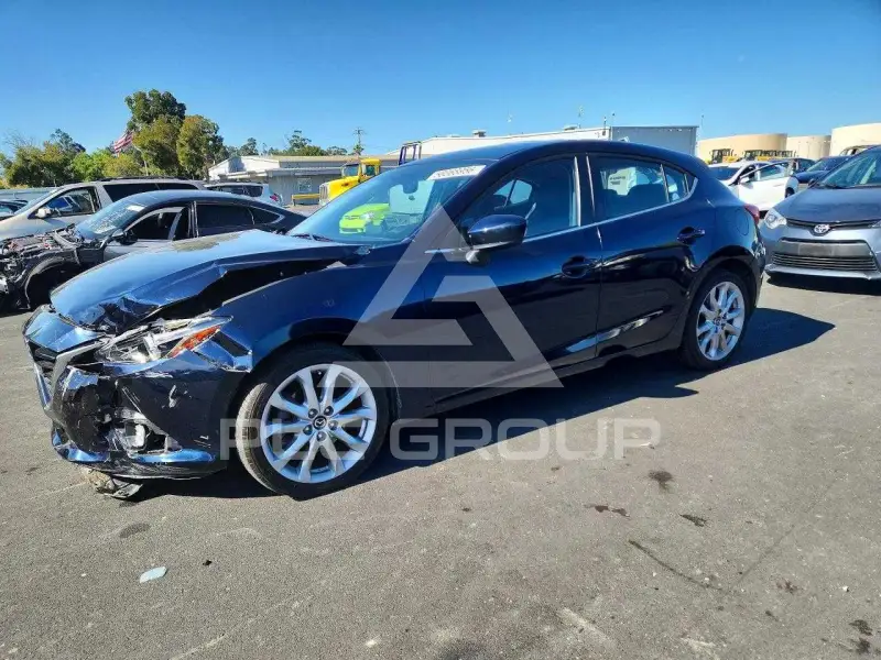 2016 Mazda 3 photo