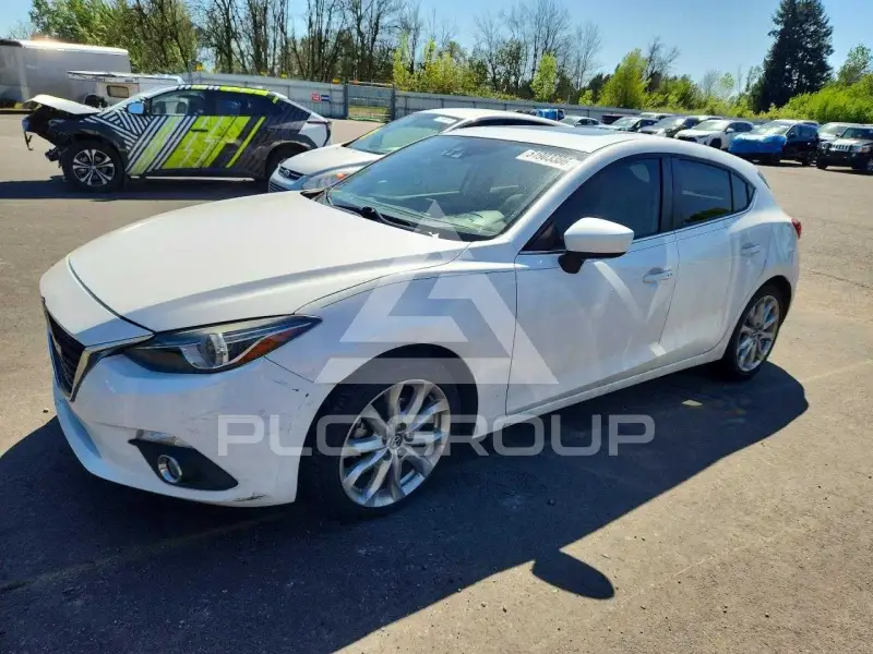 2016 Mazda 3 photo