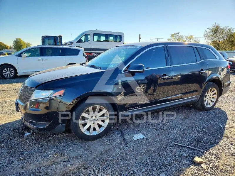 2016 Lincoln MKT photo