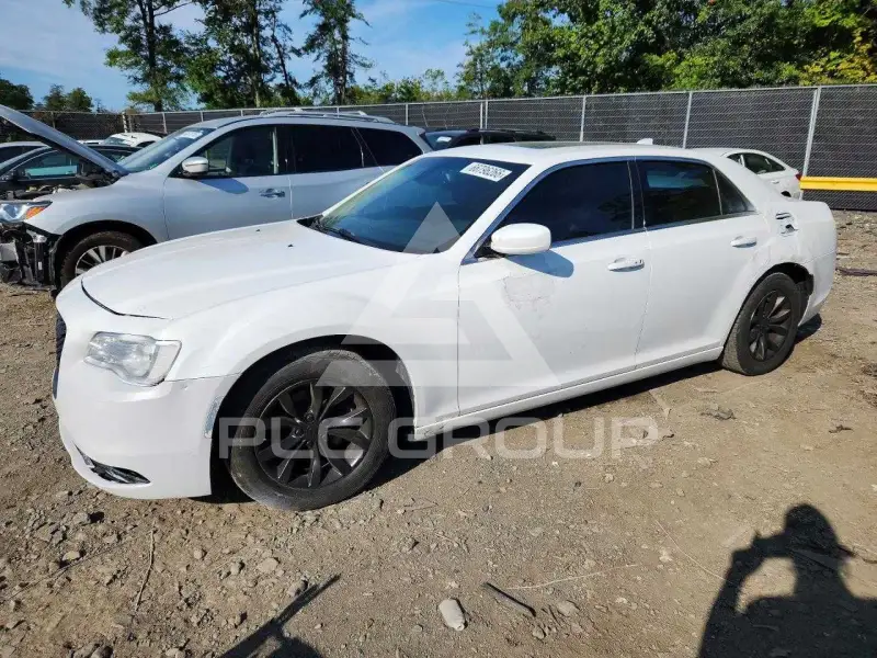 2016 Chrysler 300 фото