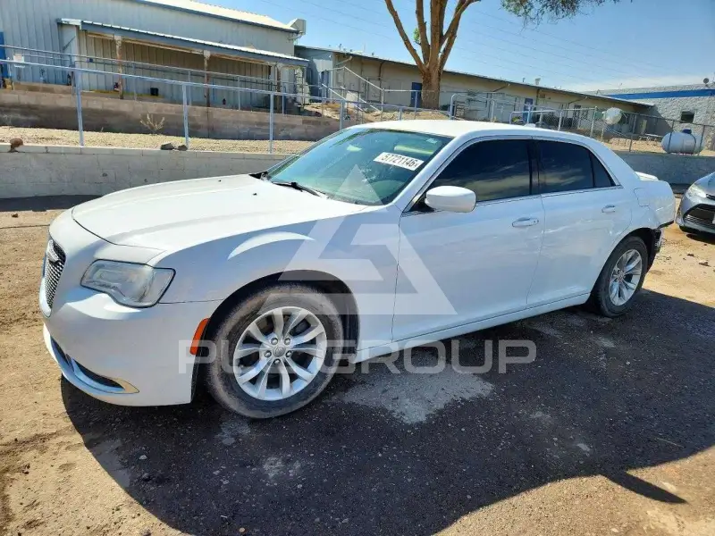 2016 Chrysler 300 photo