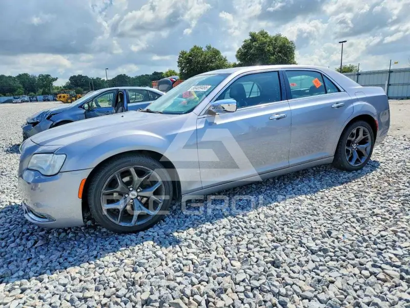 2016 Chrysler 300 photo