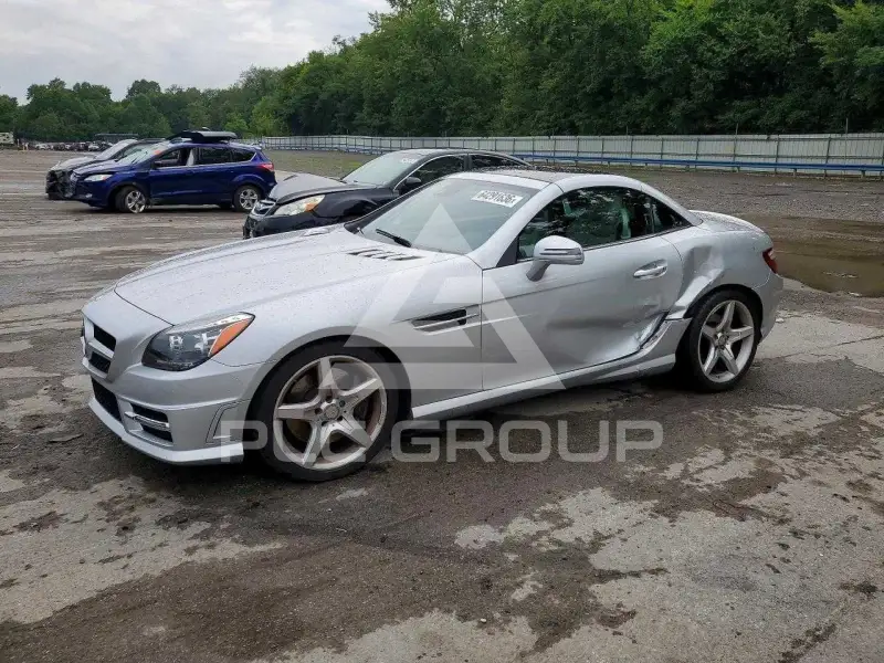 2016 Mercedes Benz SLK-Class photo