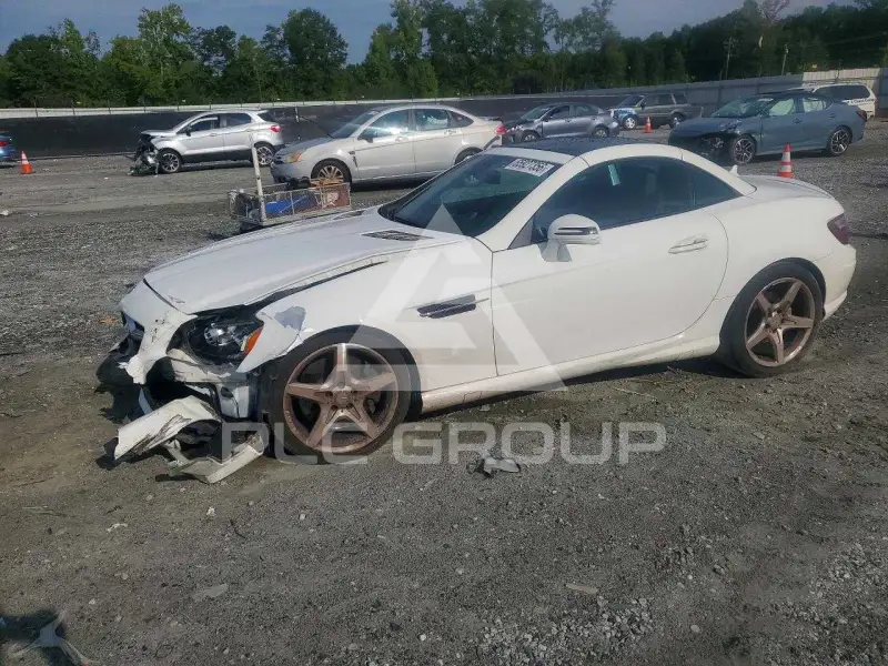 2016 Mercedes Benz SLK-Class photo
