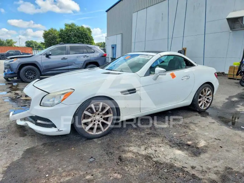 2016 Mercedes Benz SLK-Class photo