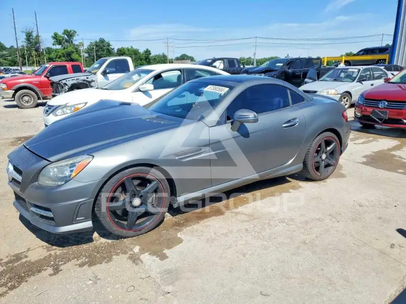 2016 Mercedes Benz SLK-Class photo