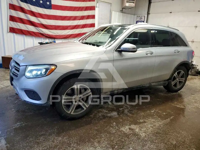2016 Mercedes Benz GLC-Class фото
