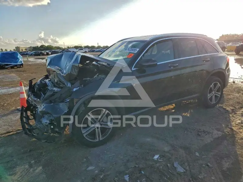 2016 Mercedes Benz GLC-Class фото