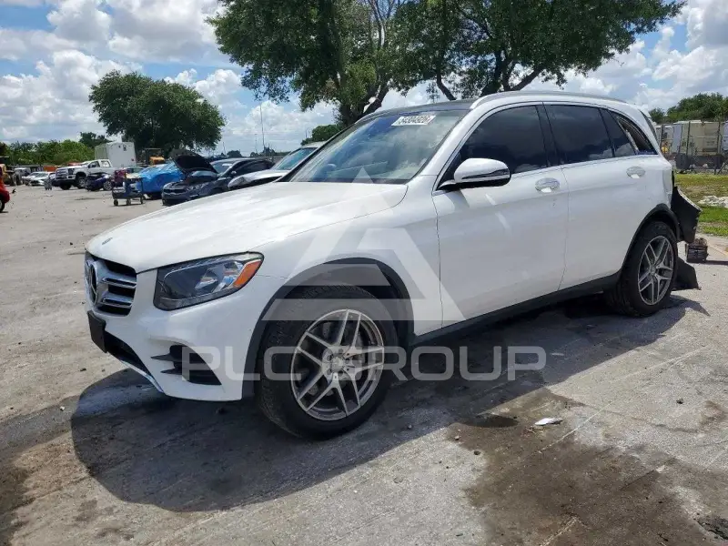 2016 Mercedes Benz GLC-Class фото