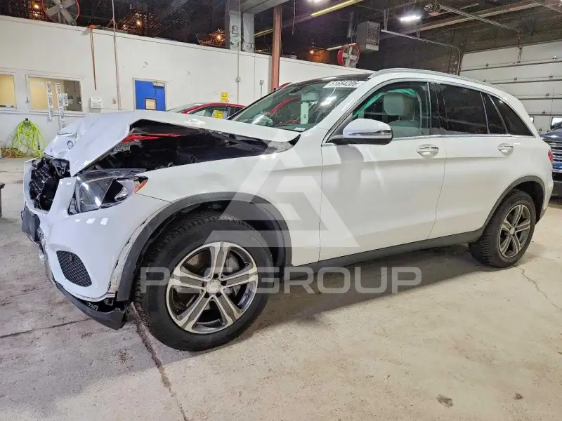 2016 Mercedes Benz GLC-Class фото