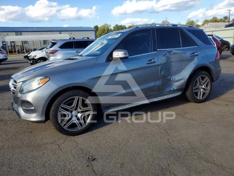2016 Mercedes Benz GLE-Class фото