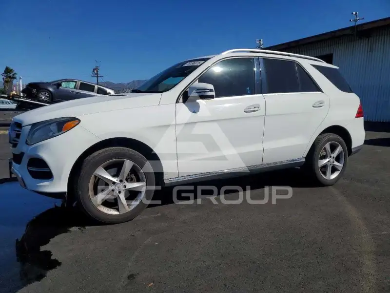 2016 Mercedes Benz GLE-Class фото