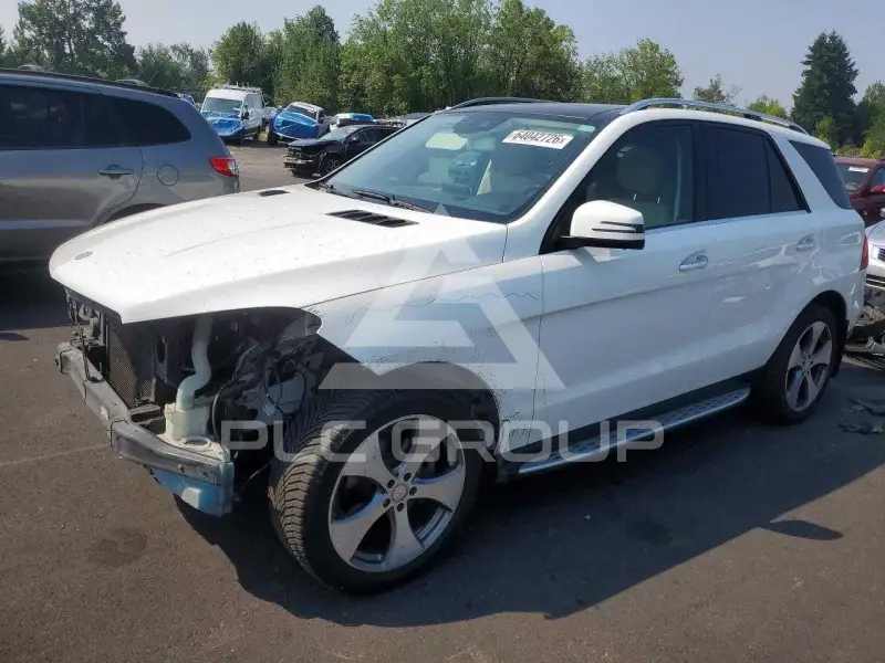 2016 Mercedes Benz GLE-Class фото