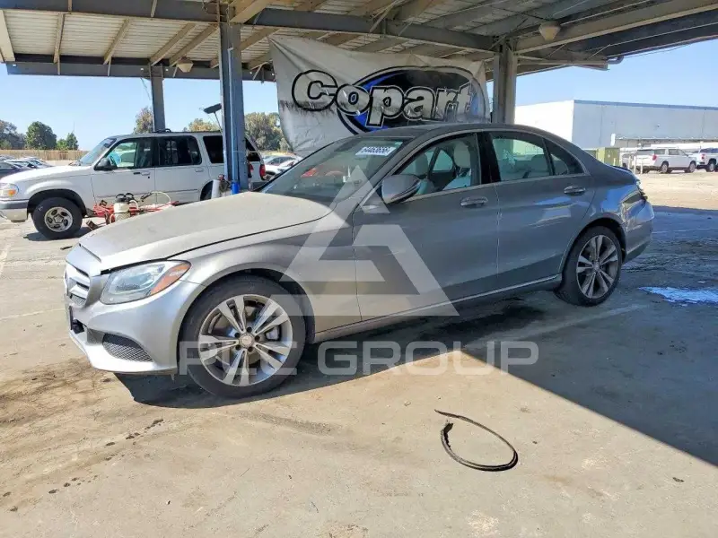 2016 Mercedes Benz C-Class photo