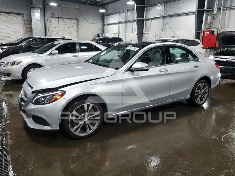 2016 Mercedes Benz C-Class фото