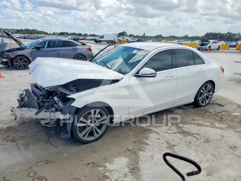 2016 Mercedes Benz C-Class photo