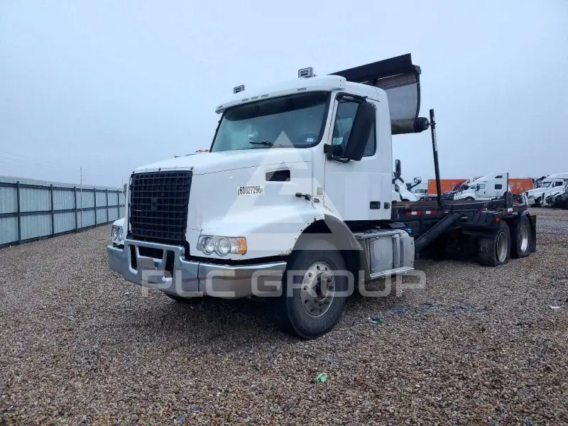 2016 Volvo VNL photo