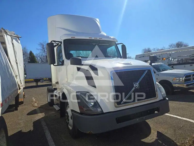 2016 Volvo VNL photo