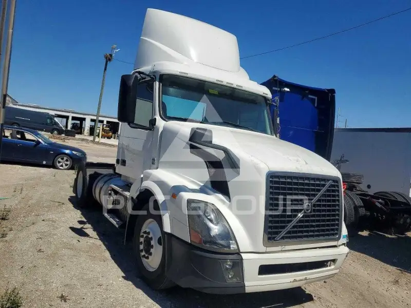 2016 Volvo VNL photo