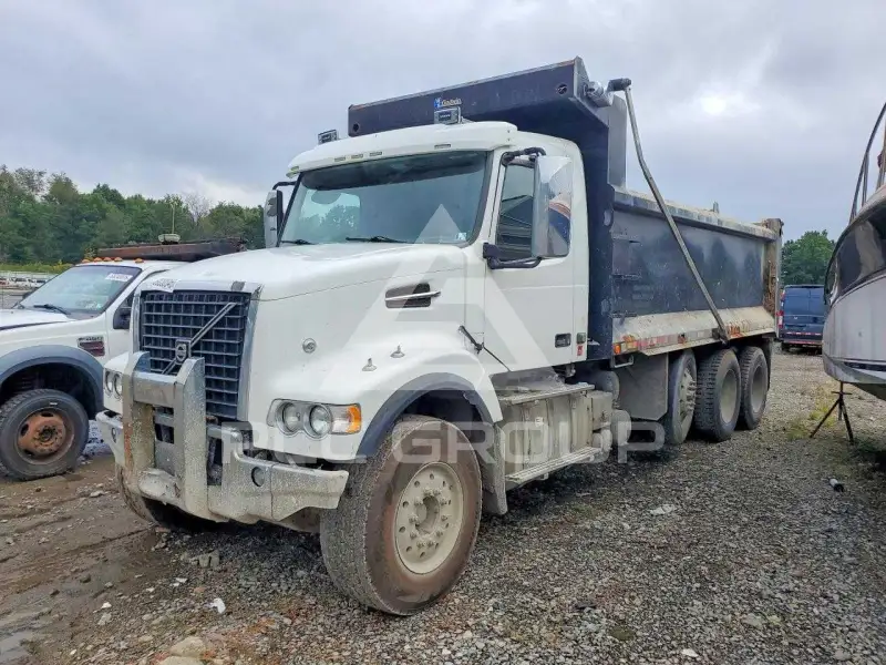 2016 Volvo VNL photo