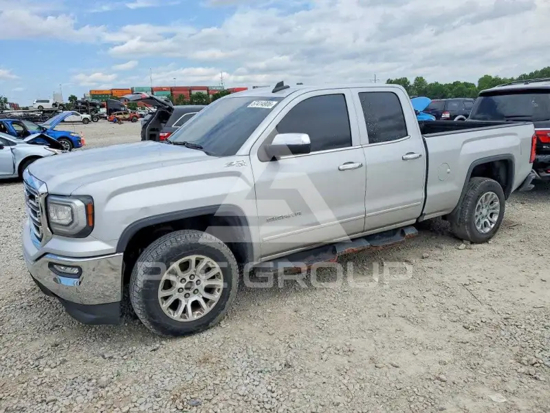2016 GMC Sierra photo