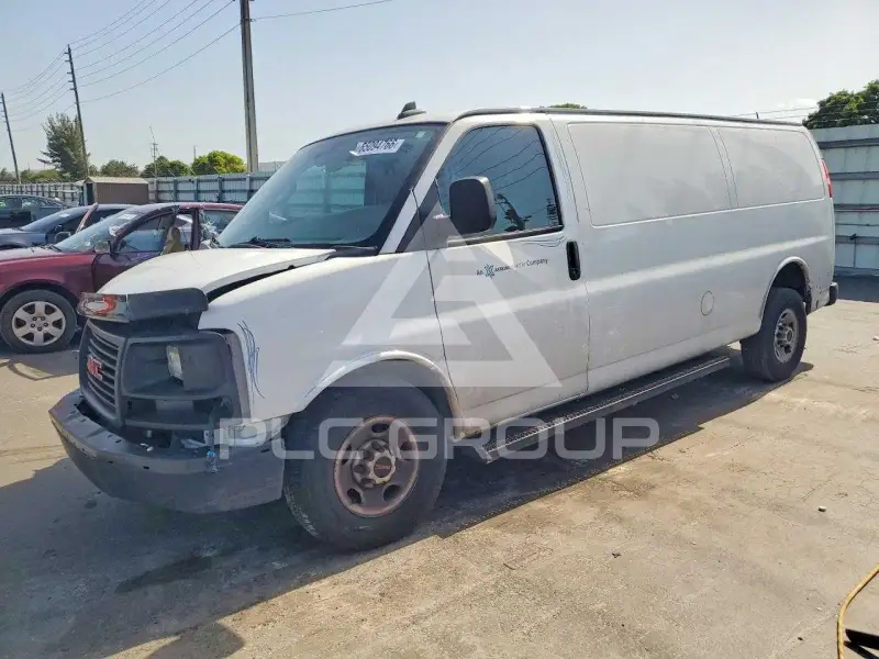 2016 GMC Savana photo