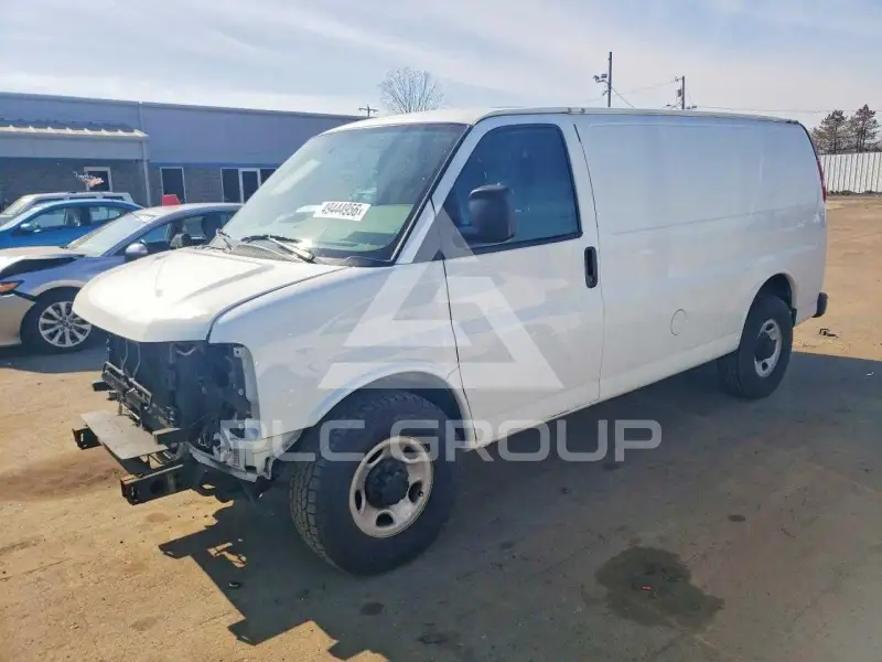 2016 GMC Savana photo