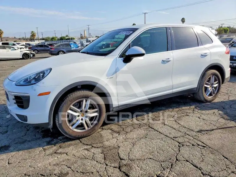 2016 Porsche Cayenne photo