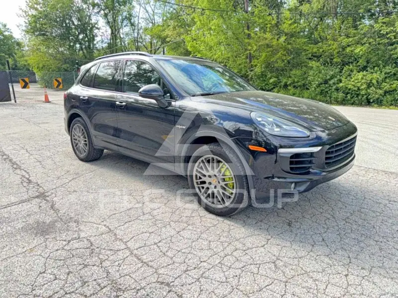 2016 Porsche Cayenne photo
