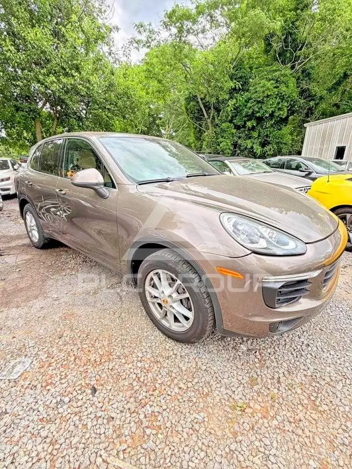 2016 Porsche Cayenne photo
