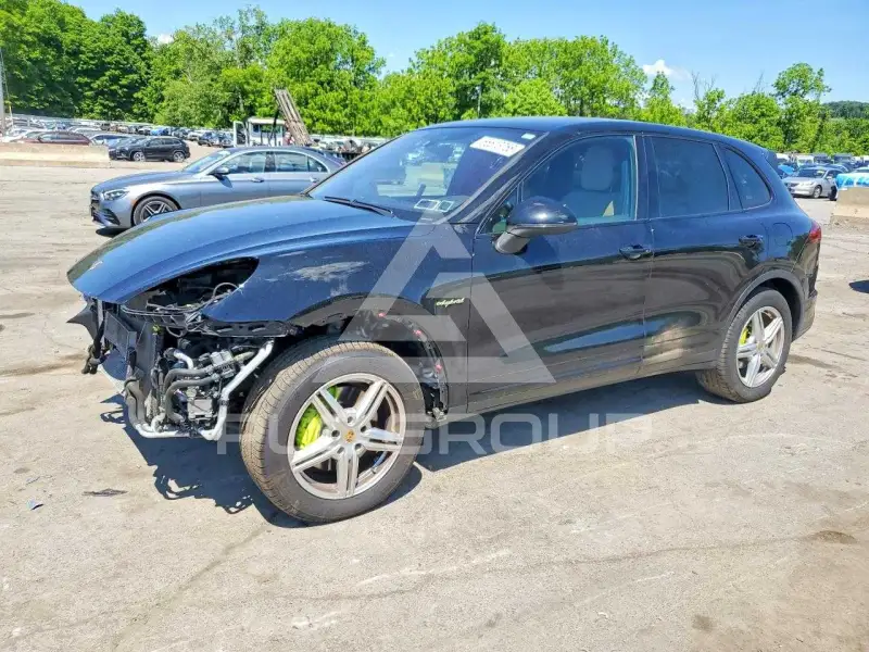 2016 Porsche Cayenne photo